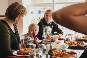 Family dining
Photo: Kirstin Vang